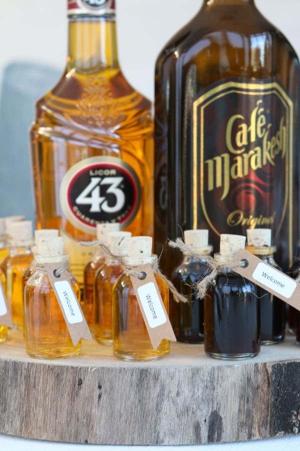 Mini bouteille en verre avec bouchon 20ml 6cm de hauteur Ø 3 cm (plateau avec 105 pcs) [IFS-28075]