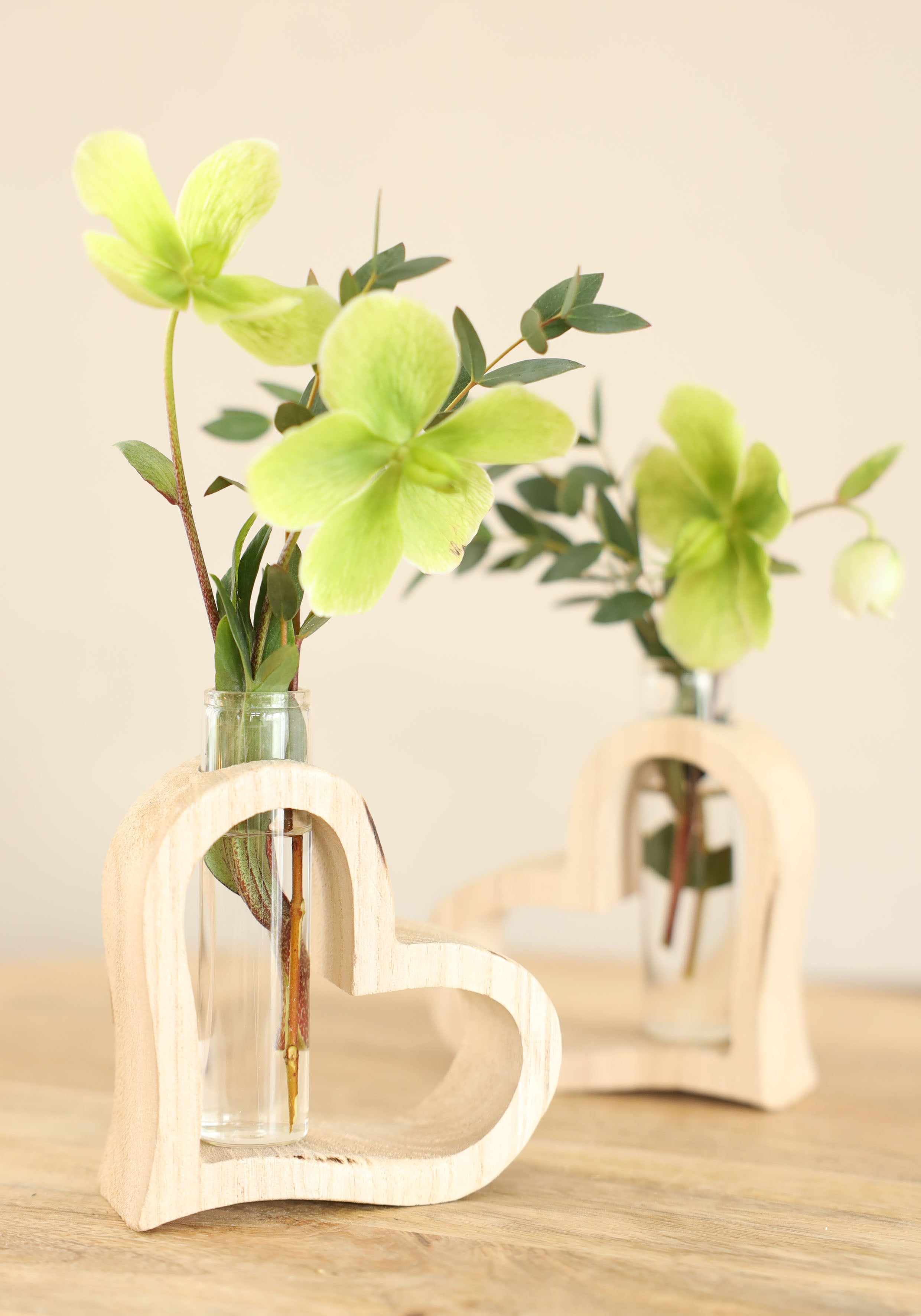 Cœur en bois avec tube à essai 10 x 5 h.11 cm (6 pcs) [IFS-29638]