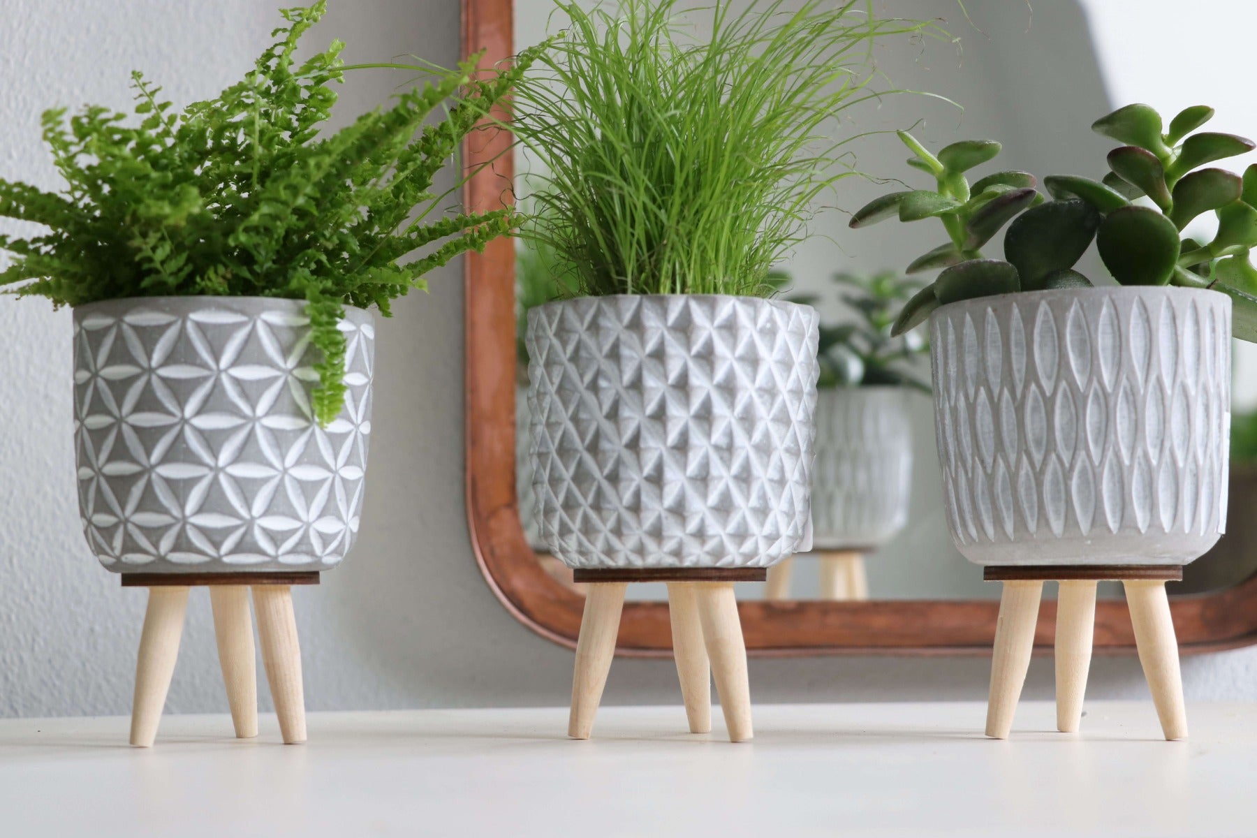 Pot à plantes en Cement avec pieds en bois 11cm de haut (6 pièces.) [IFS-33012]