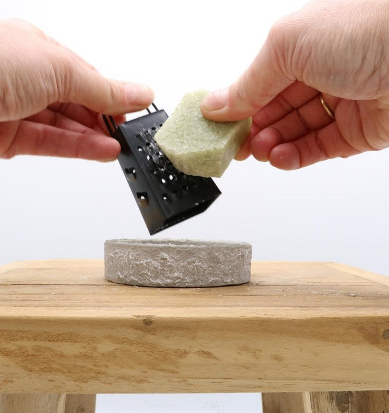 Plat en cire de ciment gris foncé Ø8 x H2 cm (12 pcs) [IFS-36051]