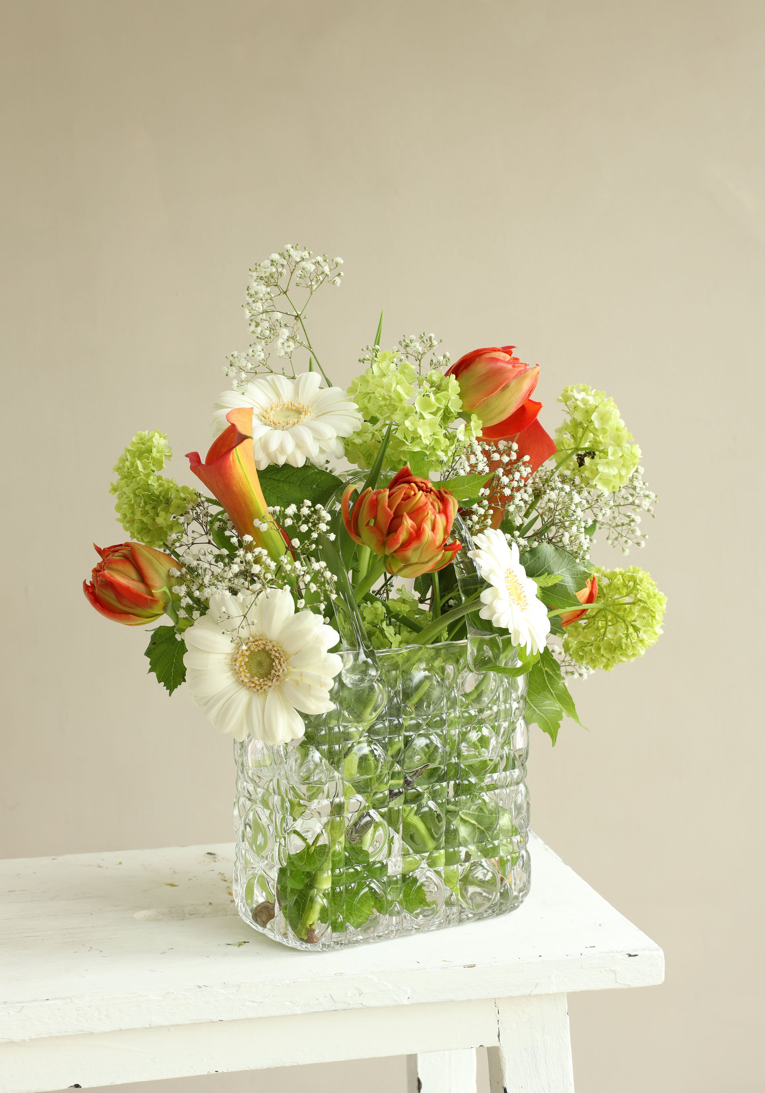 Vase sac à main Elysee poignée en verre L.14 x l.9,5 x H.22 cm clair (1 pc) [IFS-37230]