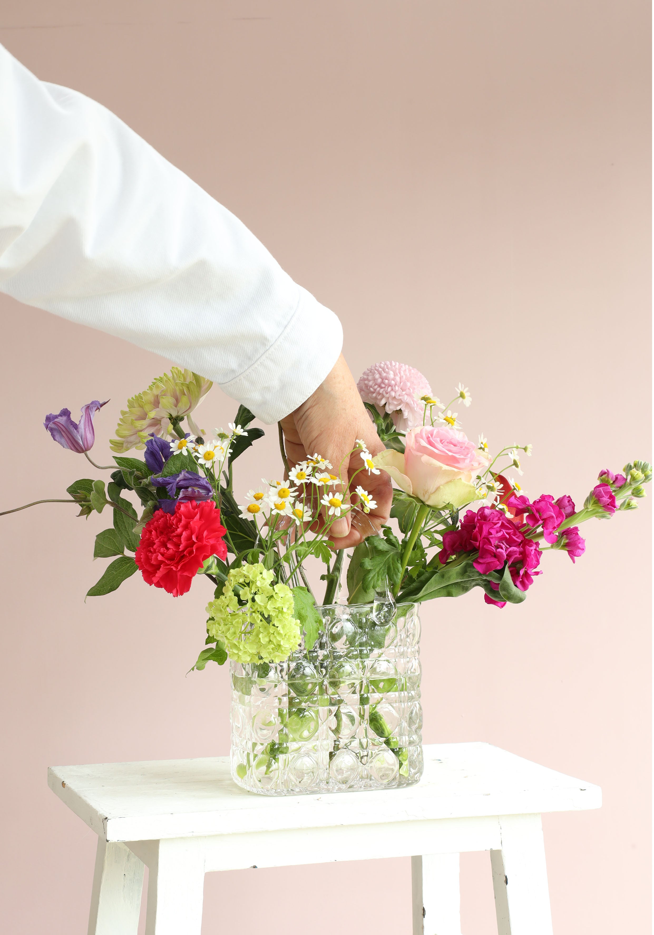 Vase sac à main Elysee poignée en verre L.14 x l.9,5 x H.22 cm clair (1 pc) [IFS-37230]