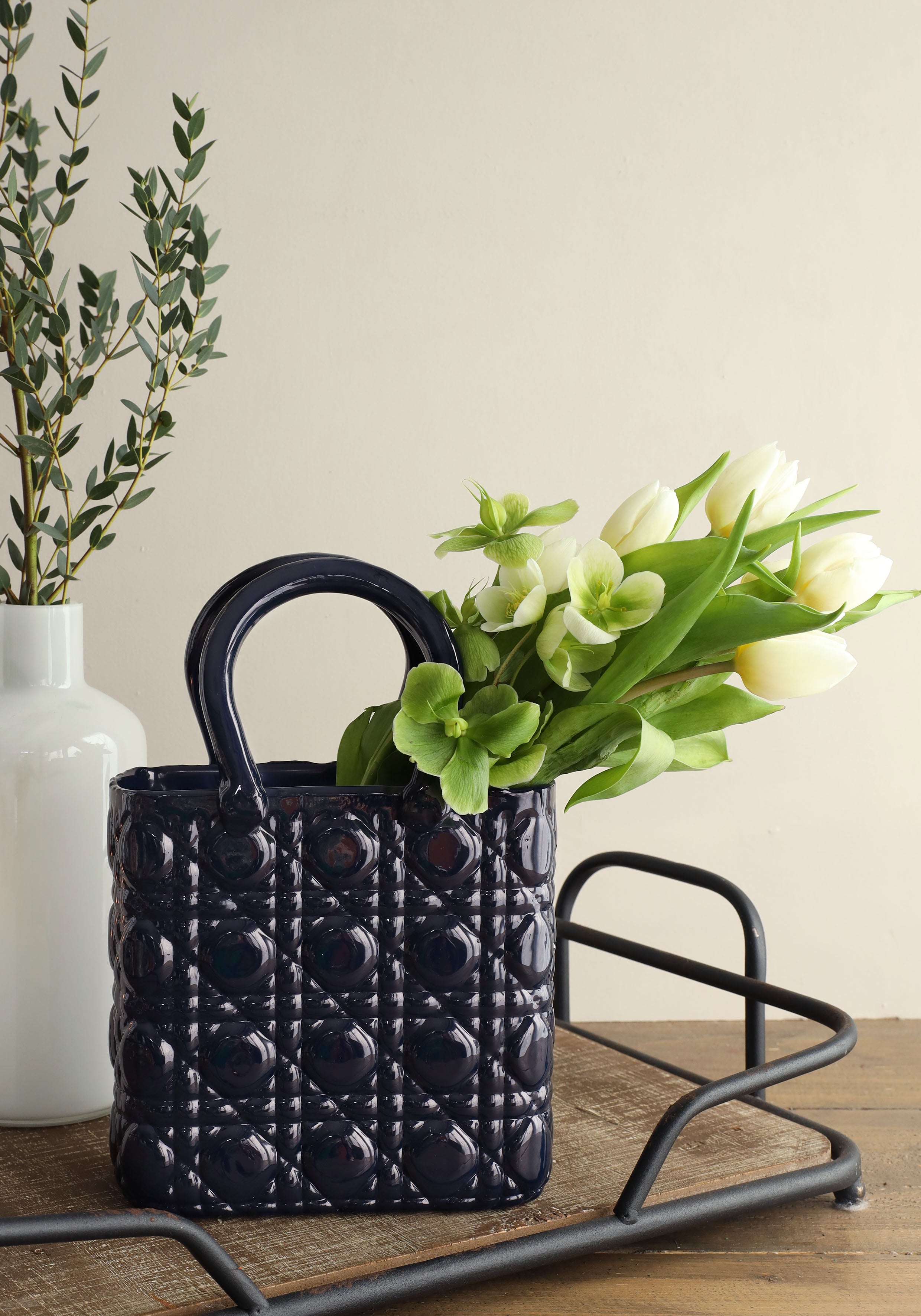 Vase sac à main Elysee poignée en verre L.14 x l.9,5 x H.22 cm bleu foncé (1 pc) [IFS-37234]