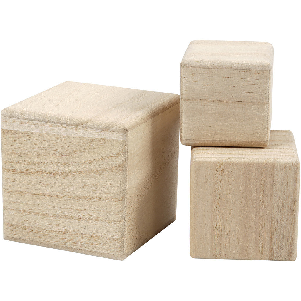 Cubes en bois, dim. 5+6+8 cm, 3 pièces/ 1 Pq. [HOB-59228]