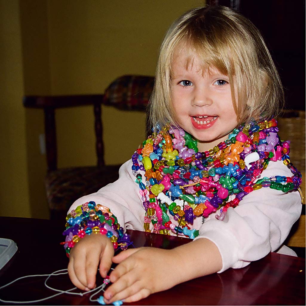 Seau de Perles Plastique, dim. 6-20 mm, diamètre intérieur 1,5-6 mm, ca. 1175 pièce, 390 gr, 700 ml/ 1 boîte [HOB-618050]