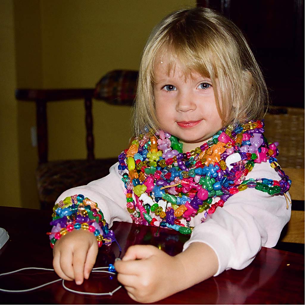 Seau de perles plastique, dim. 6-20 mm, diamètre intérieur 1,5-6 mm, ca. 8100 pièce, 3000 gr, 5700 ml/ 1 seau [HOB-61805]