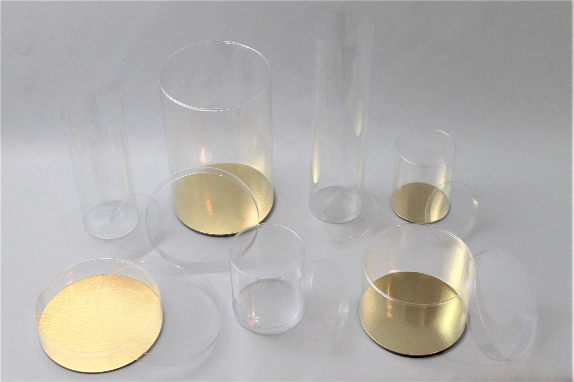 Tube en plastique rond 8x8cm Fond collé doré et couvercle amovible (25 pièces) [KJ-8X8KG]