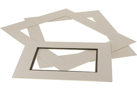 Double Passe Partout Blanc éclatant/Blanc éclatant 11.25 x 16.75cm pour le découpage intérieur. 20.3 x 25.4cm (25 Pièces) [MD30023]