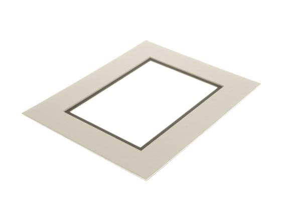 Double Passe Partout Blanc/Vert Foncé. 19 x 24cm pour le découpage intérieur. 27.9 x 35.6cm (10 Pièces) [MD20208]